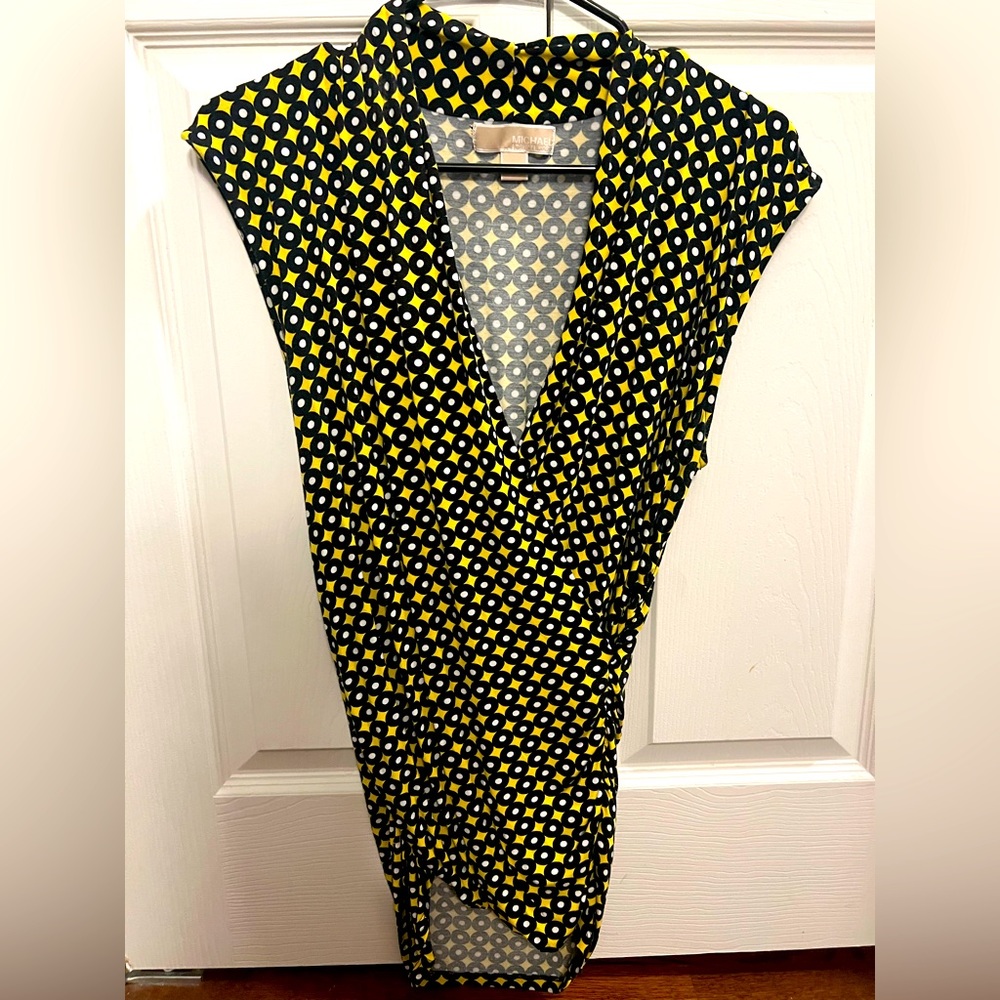 Michael Kors women's size L black and yellow sleeveless blouse! Like new!